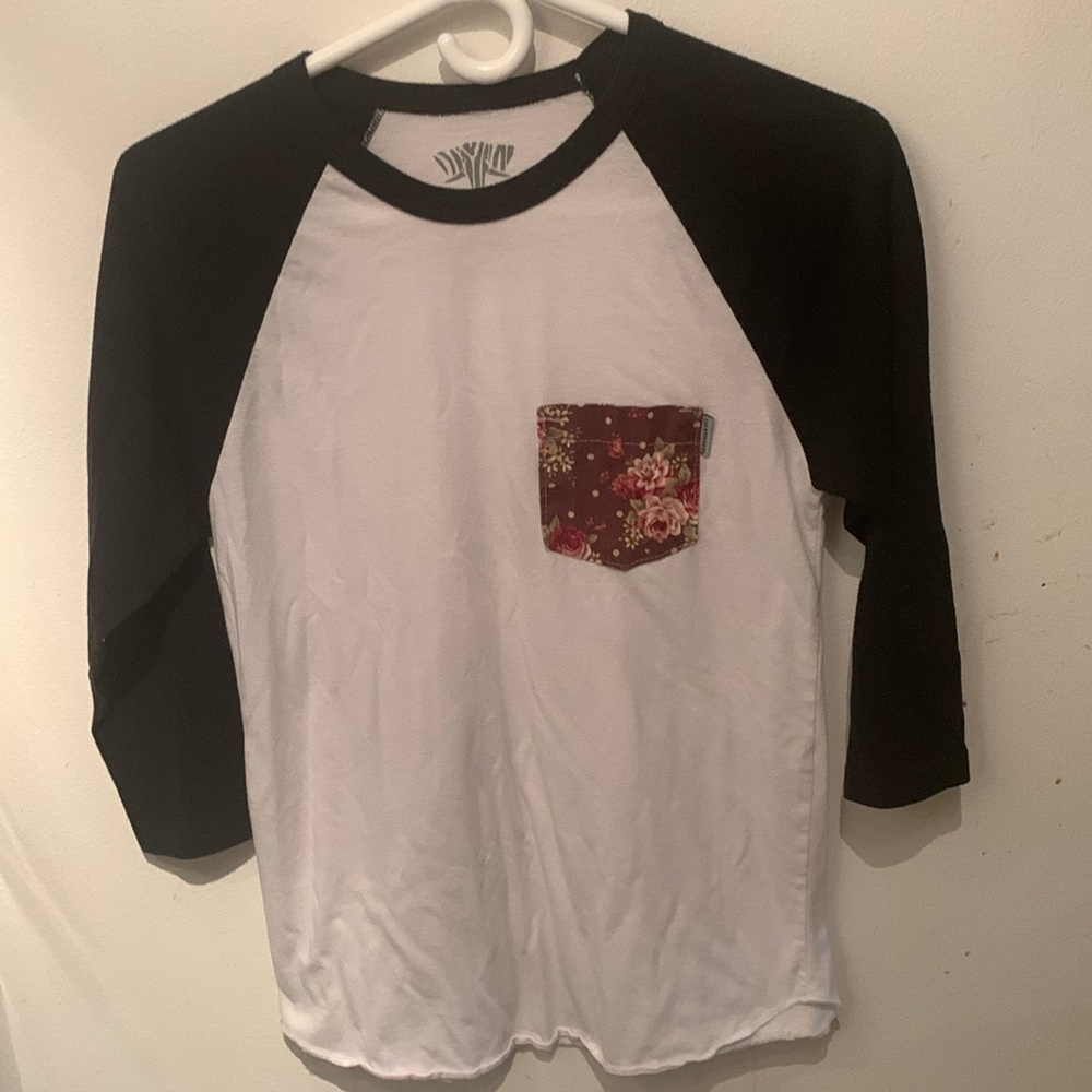 Beautiful 2 Tone Serengtee 3/4 Sleeve Tshirt w/Flower Front Pocket SZ Small 😍